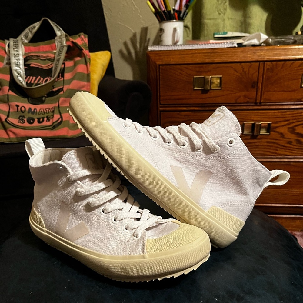 VEJA BRAND HI TOP SNEAKERS